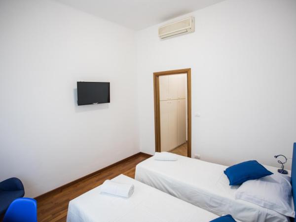 Le Camere di Porta San Felice - Self Check in : photo 8 de la chambre chambre double ou lits jumeaux avec salle de bains privative