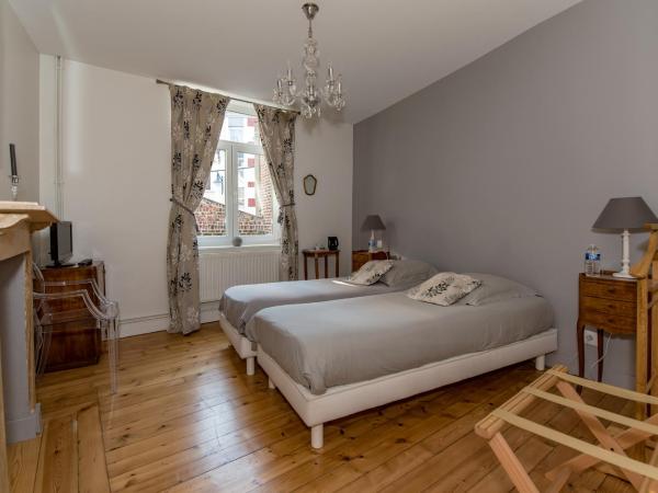 Chambre d'Hôtes Les Clés des Places : photo 4 de la chambre chambre double avec salle de bains privative