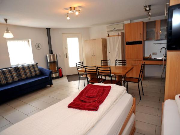 Niros Bed & Breakfast : photo 4 de la chambre studio avec vue sur jardin