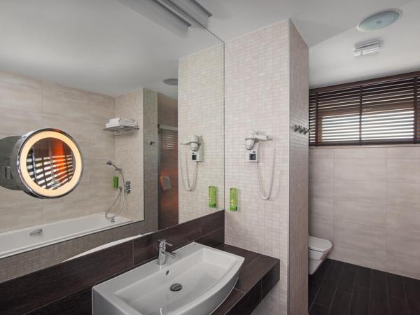 Hotel Różany Gaj - Destigo Hotels : photo 3 de la chambre appartement premium avec vue sur la mer