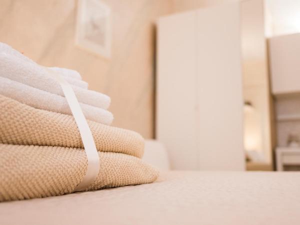 Gold House : photo 7 de la chambre chambre de luxe double ou lits jumeaux avec baignoire spa