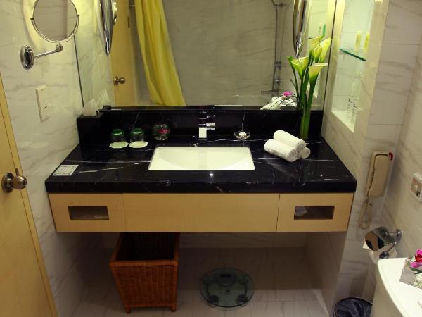 Jin Jiang Tower : photo 1 de la chambre chambre double deluxe - vue sur ville