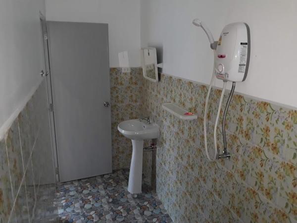 Carpe Diem Guest House : photo 5 de la chambre chambre climatisée - vue sur piscine