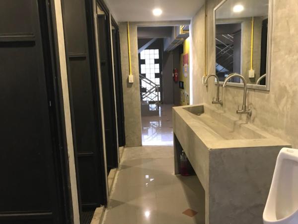 248 STREET HOSTEL : photo 9 de la chambre lit dans dortoir mixte de 8 lits