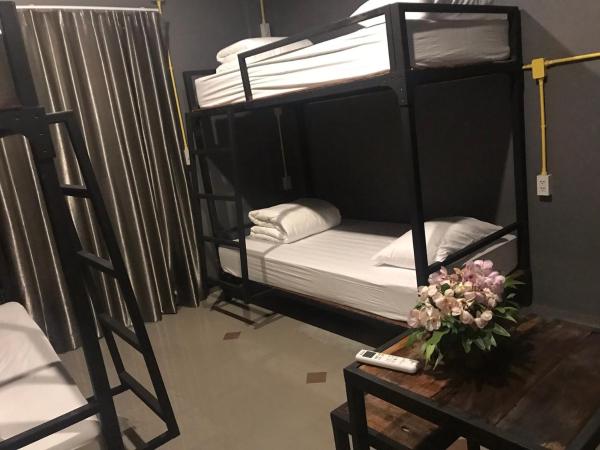 248 STREET HOSTEL : photo 5 de la chambre lit dans dortoir mixte de 4 lits