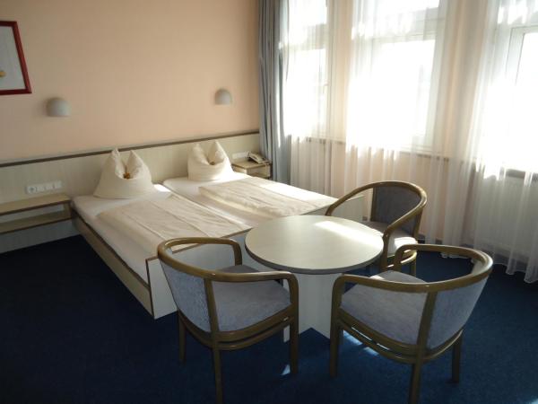 Hotel und Rasthof AVUS : photo 1 de la chambre chambre triple