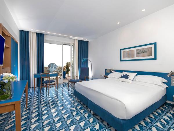 Parco dei Principi : photo 5 de la chambre chambre double ou lits jumeaux deluxe - vue sur mer