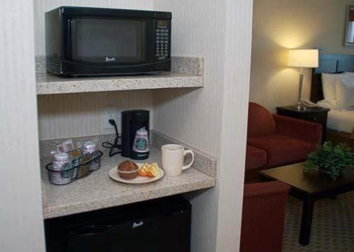 Comfort Inn & Suites Henderson - Las Vegas : photo 1 de la chambre suite lit king-size – non-fumeurs
