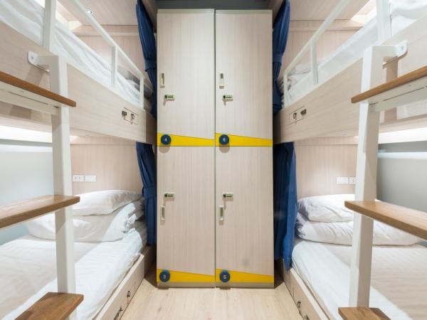 Kinnon Deluxe Hostel Coworking Cafe : photo 1 de la chambre lit dans dortoir mixte de 6 lits