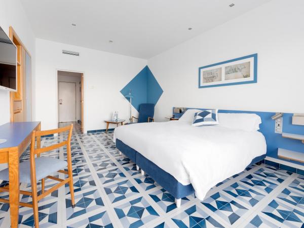 Parco dei Principi : photo 2 de la chambre chambre double ou lits jumeaux deluxe - vue sur mer