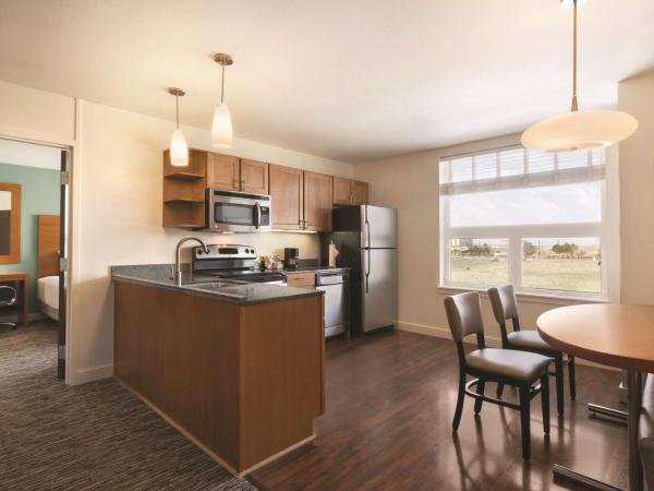 Hyatt House Denver Airport : photo 4 de la chambre suite 2 chambres avec lit king-size