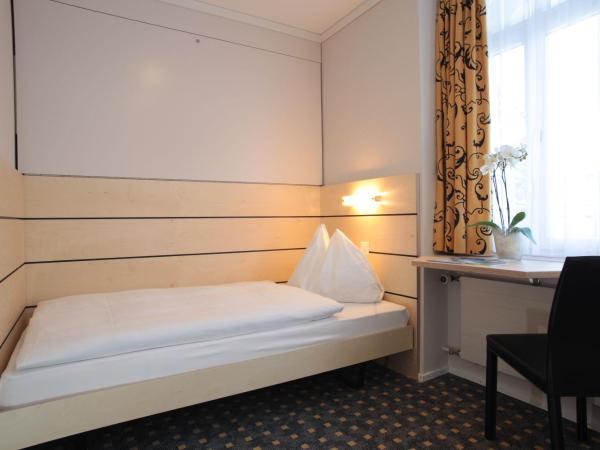 Belvedere Swiss Quality Hotel : photo 5 de la chambre chambre familiale - climatisation - vue sur jardin - mettenberg