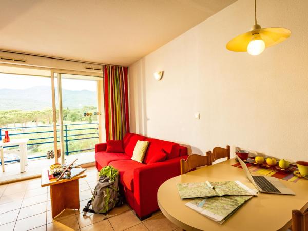 Résidence Mer & Golf Port Argelès : photo 5 de la chambre studio - côté montagne