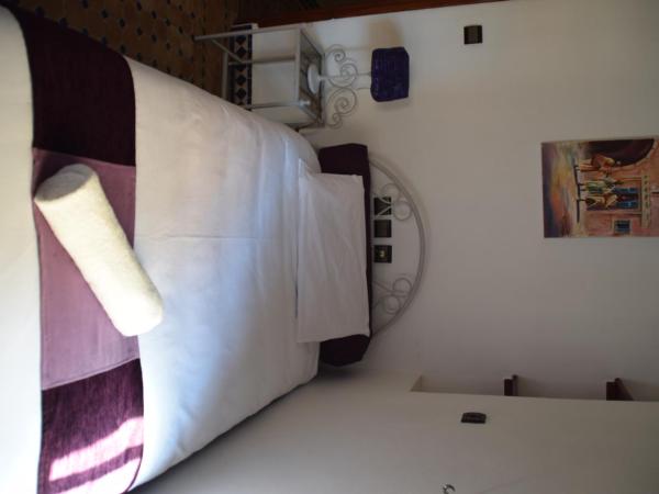 Riad Saltana : photo 1 de la chambre chambre triple avec baignoire