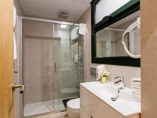 Hostal Cervelo : photo 2 de la chambre chambre triple