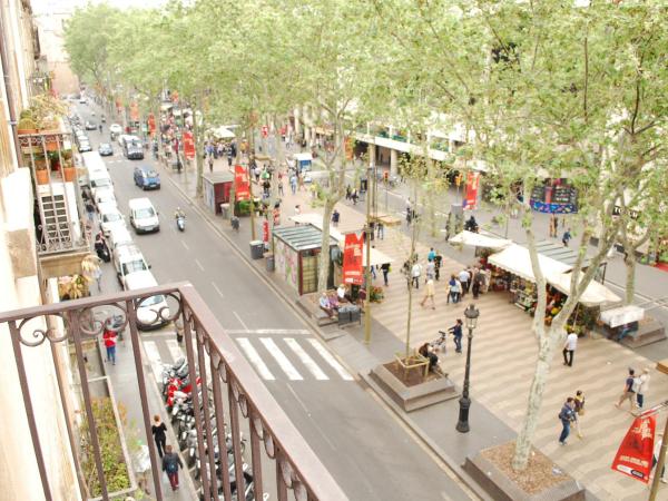 Hostal Las Flores Ramblas : photo 2 de la chambre chambre double ou lits jumeaux avec vue