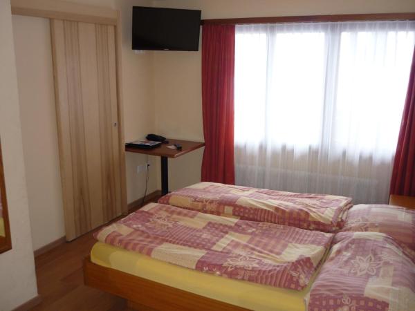 Hotel Europa Guest House : photo 9 de la chambre chambre familiale
