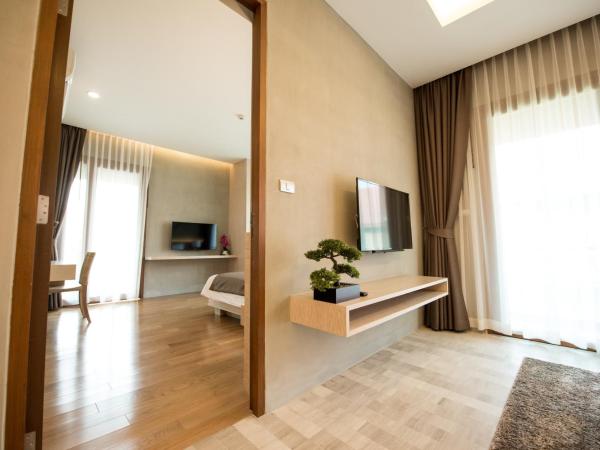 Chu Hotel : photo 2 de la chambre suite familiale avec balcon