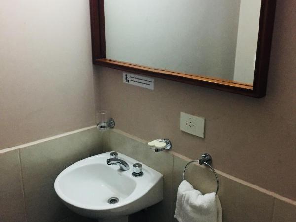 Italia Inn Hostel : photo 1 de la chambre chambre double avec salle de bains privative