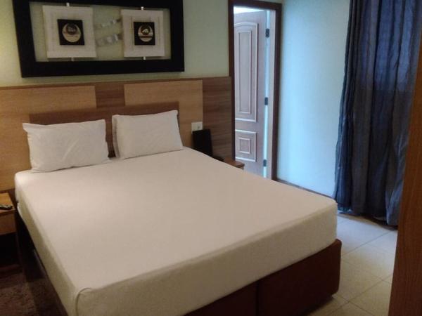 Hotel Luni : photo 1 de la chambre chambre double avec baignoire spa