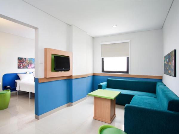 Ibis Budget Jakarta Daan Mogot : photo 4 de la chambre chambre standard avec 1 lit double et salon