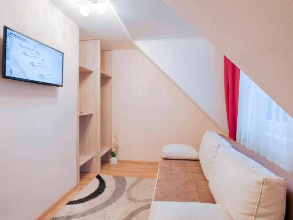 Triple M Hotel : photo 7 de la chambre petite chambre double ou lits jumeaux