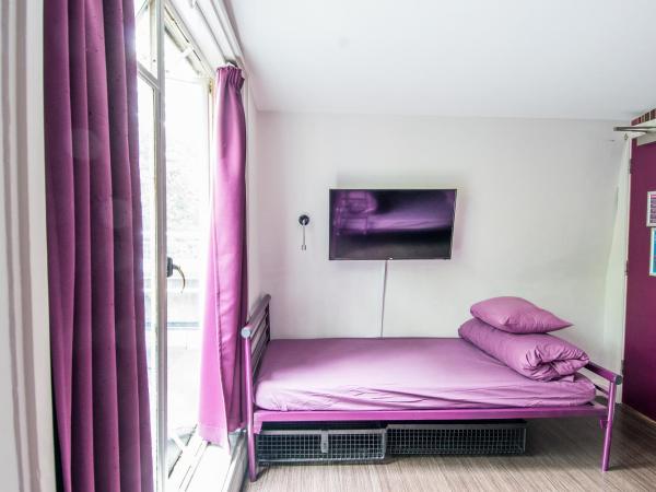 Safestay London Kensington Holland Park : photo 7 de la chambre chambre quadruple avec salle de bains commune