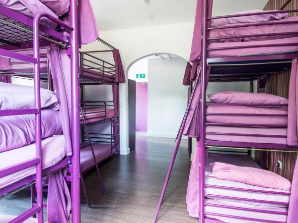 Safestay London Kensington Holland Park : photo 1 de la chambre bed in 12-bed mixed dormitory with shared bathroom