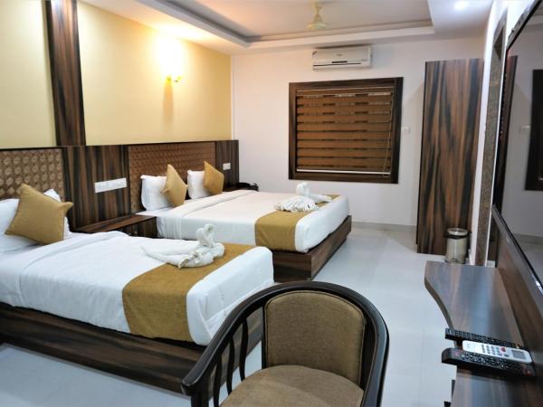 Hotel Kochi Crown : photo 1 de la chambre chambre triple deluxe