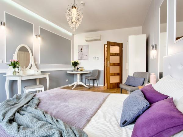 Main Square Apartments : photo 3 de la chambre appartement - vue sur place principale