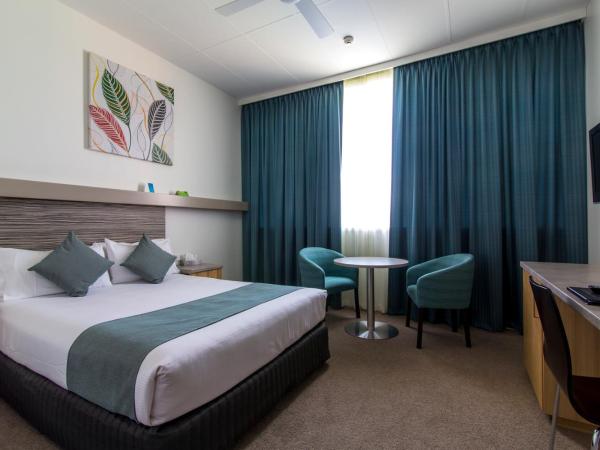 Comfort Inn Regal Park : photo 2 de la chambre chambre lit queen-size standard - non-fumeurs