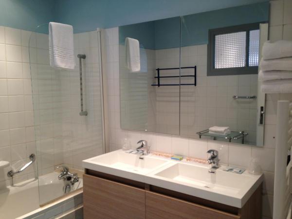 Le Relais Du Lac : photo 7 de la chambre suite avec balcon et vue sur le lac