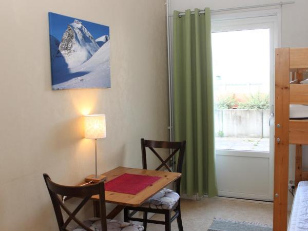STF Östersund Ledkrysset : photo 4 de la chambre chambre lits jumeaux avec salle de bains commune