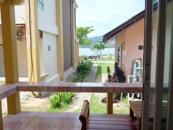 Chokdee Resort : photo 3 de la chambre chambre triple - vue sur jardin