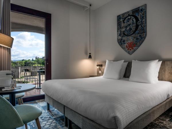 SOWELL HOTELS Les Chevaliers : photo 2 de la chambre chambre double deluxe avec vue sur château