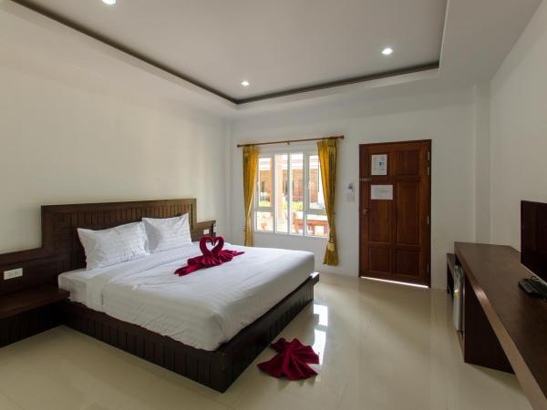 Sleep In Lanta Resort : photo 10 de la chambre chambre double - vue sur piscine