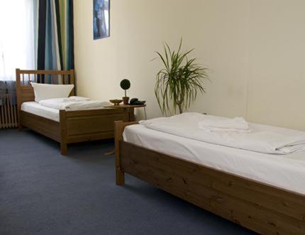 Hotel-Pension Rheingold am Kurfürstendamm : photo 9 de la chambre chambre lits jumeaux
