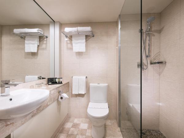 Stamford Plaza Adelaide : photo 3 de la chambre chambre lit king-size deluxe - vue sur parc