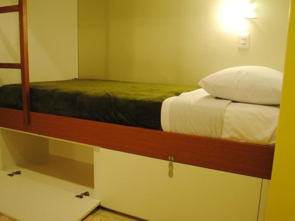 Brazilodge All Suites Hostel : photo 8 de la chambre lit simple dans dortoir pour hommes de 8 lits avec salle de bains privative