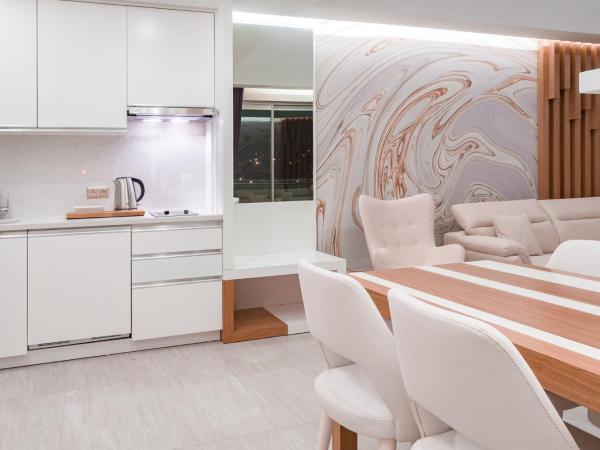 Graf Victor Hotel : photo 2 de la chambre chambre familiale avec balcon