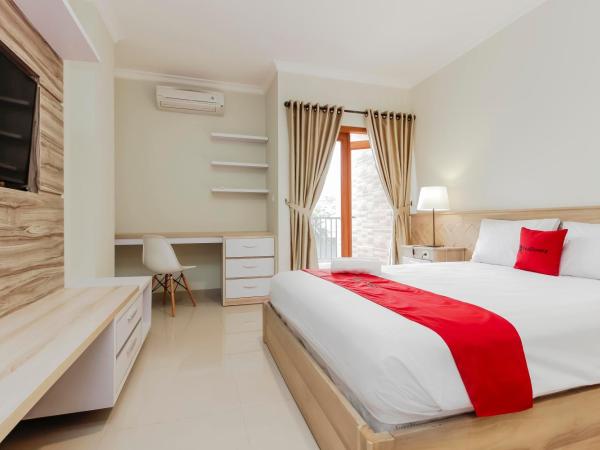 RedDoorz Premium near Ragunan Zoo 2 : photo 1 de la chambre chambre deluxe