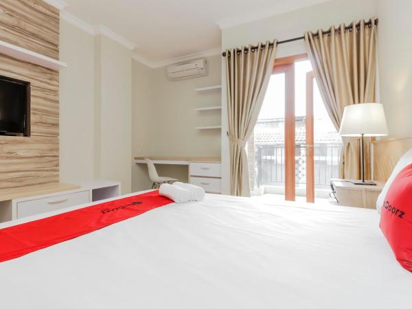 RedDoorz Premium near Ragunan Zoo 2 : photo 5 de la chambre chambre deluxe