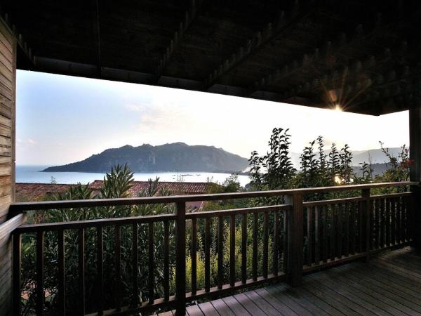 Résidence Les Hameaux de Santa Giulia : photo 4 de la chambre villa 2 chambres supérieure avec terrasse - vue sur mer (6 adultes)