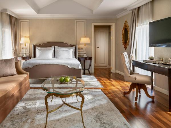 Rixos Pera Istanbul : photo 4 de la chambre suite avec terrasse - vue sur le quartier de pera