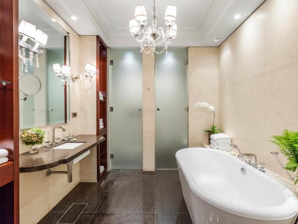 Palacio Duhau - Park Hyatt Buenos Aires : photo 1 de la chambre chambre lit king-size avec balcon