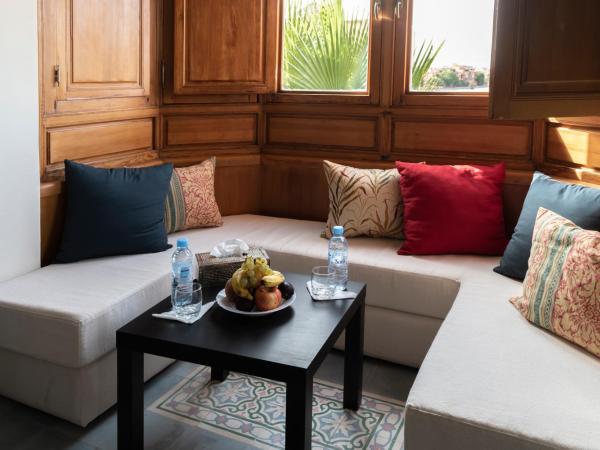 Hôtel Riad Airport Marrakech : photo 4 de la chambre suite avec balcon