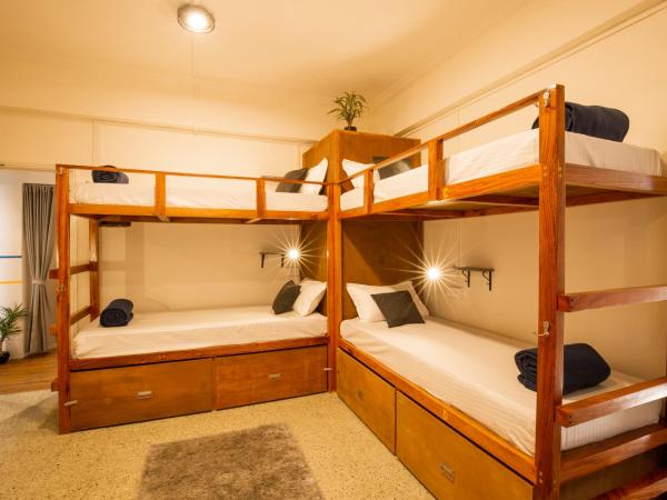 Locomo Mumbai - Stay Work Eat : photo 1 de la chambre lit dans dortoir mixte de 8 lits