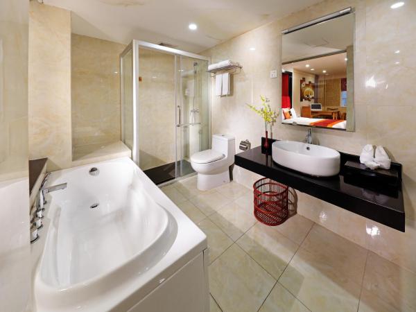 Guangzhou The Royal Garden Hotel : photo 3 de la chambre chambre lit king-size de luxe - vue sur jardin