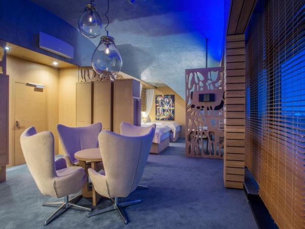 Wellness Hotel Step - Czech Leading Hotels : photo 7 de la chambre suite présidentielle en duplex avec accès au water & sauna world
