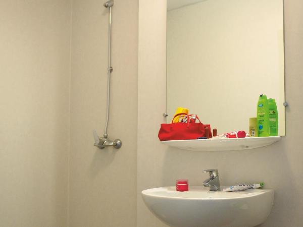 JF Accueil & Formation : photo 4 de la chambre chambre lits jumeaux avec salle de bains privative